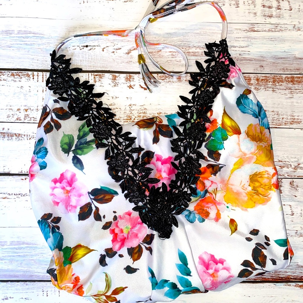 NEW NEVER WORN FLORAL SWIMSUIT SIZE L HALTER